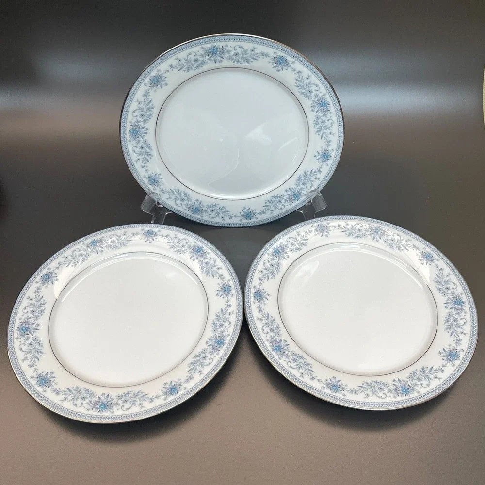 Noritake Blue Hill 2482‎ Dinner Plates Blue White Floral Platinum Trim Lot of 3